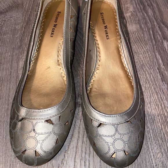 Studio Works round toe slip on shoes metallic silver, 2” stacked heel size 8.5 - Picture 1 of 10